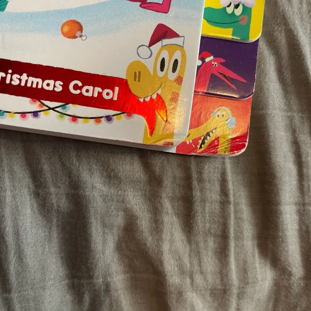 6 kids Christmas Books - Picture 8 of 8